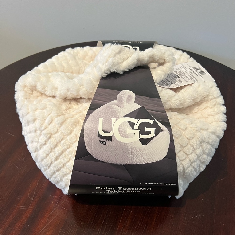 UGG SUPER SOFT POLAR TABLET POUF/ HOLDER